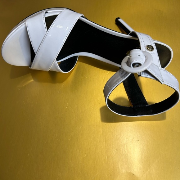 GBG by Guess White Platform Stiletto Size 8M. EUC - Picture 9 of 17